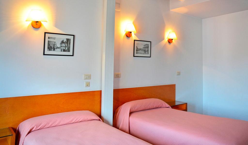 Отель Hostal La Viuda Pobra De Trives Номер фото