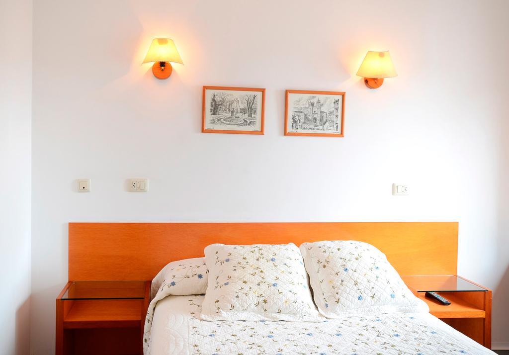 Отель Hostal La Viuda Pobra De Trives Номер фото